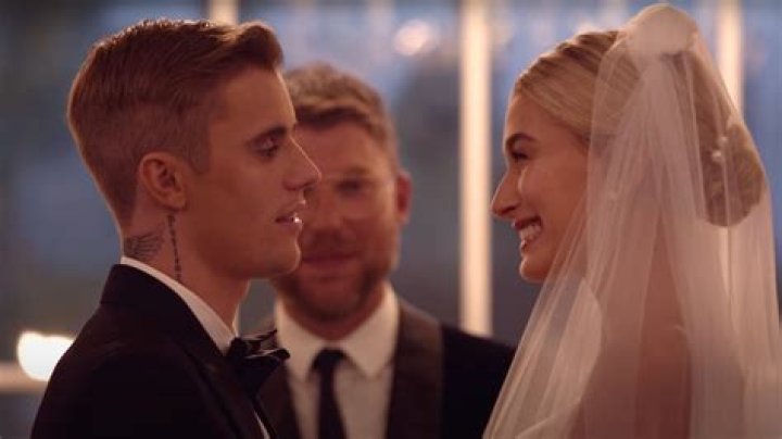 5 Things About Singer In Justin Bieber’s New Music Video – Hollywood Life