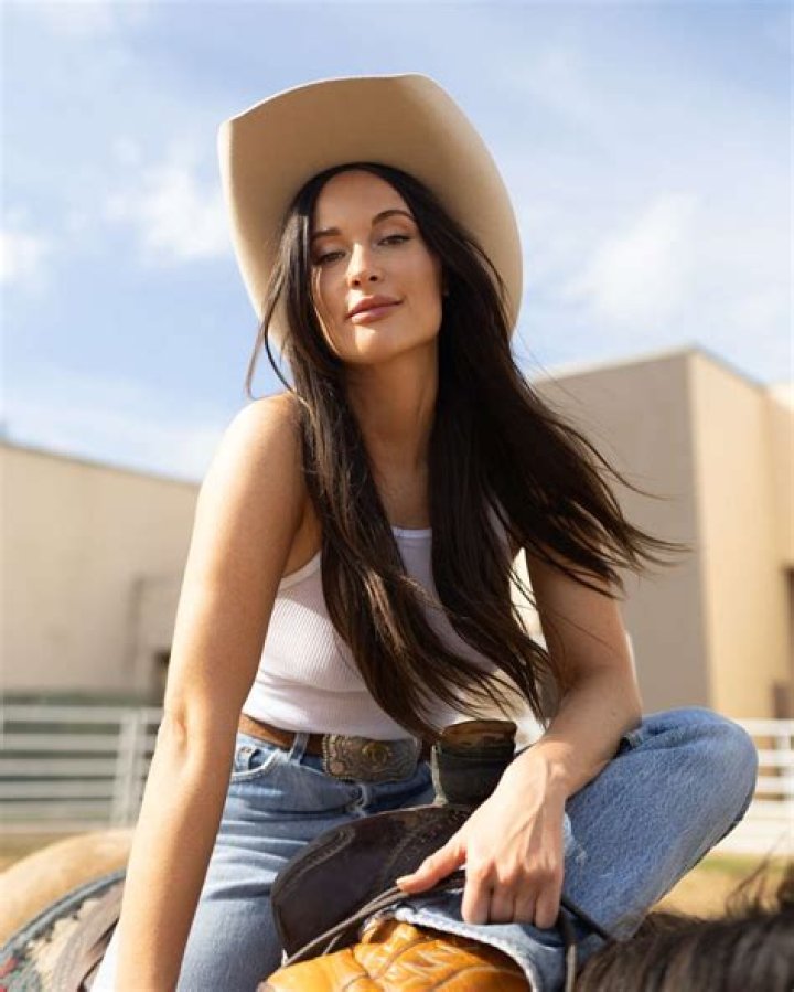 5 Things On Kacey Musgraves’ Boyfriend – Hollywood Life