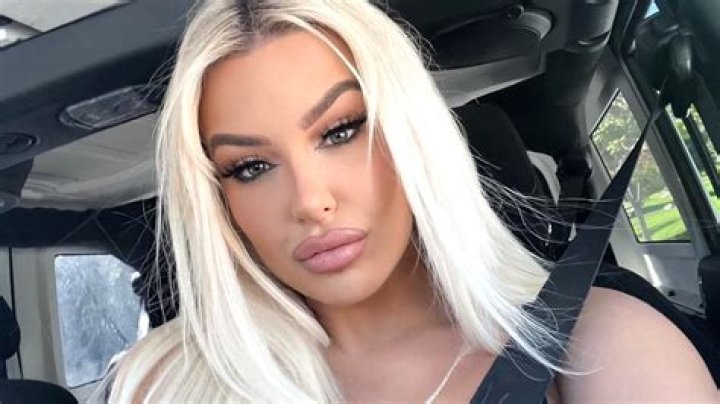 Accused Of Too Much Facetune – Hollywood Life