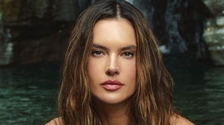 Alessandra Ambrosio Sizzles In Red White & Blue Bikini: Photos – Hollywood Life