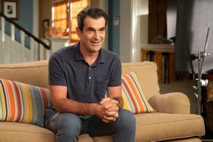 Alex & Haley Dunphy Go At It In ‘Modern Family’ Deleted Scene – Hollywood Life