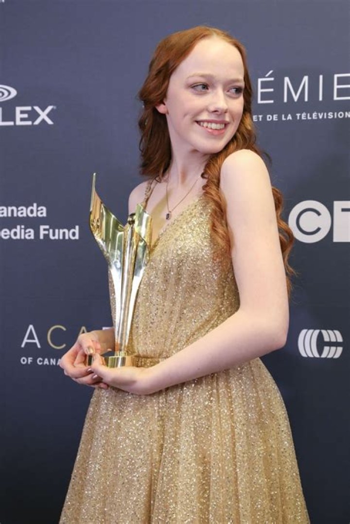 Amybeth McNulty — Pics Of The ‘Anne With An E’ Star – Hollywood Life