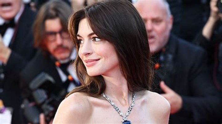 Anne Hathaway’s Strapless White Sequin Gown At Cannes 2022: Photos – Hollywood Life