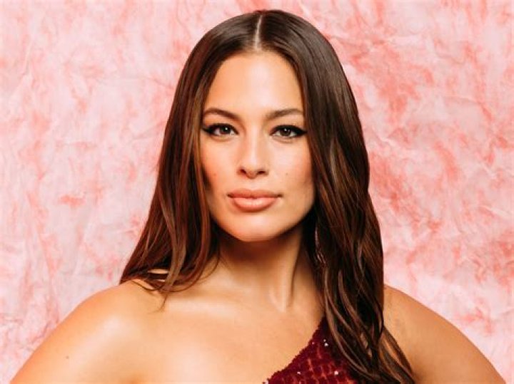 Ashley Graham Hot Pink Bikini in Pool: Photos – Hollywood Life
