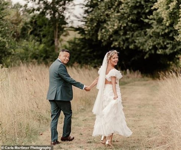 At Home With Elizabeth Stanley: Actress Talks Possible Wedding Postponement & Staying Connected