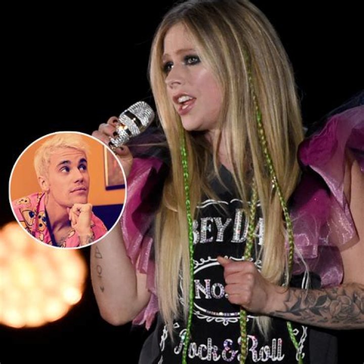 Avril Lavigne & Travis Barker Rock In The New Year With Epic ‘Dick Clark’ Performance
