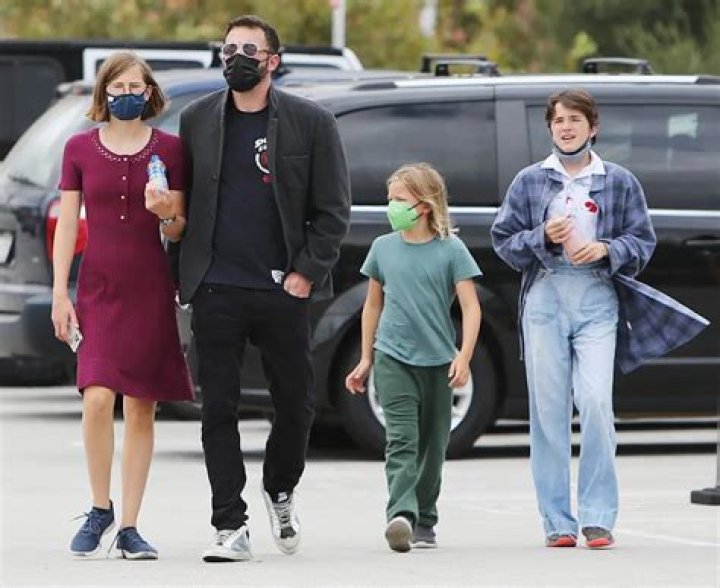 Ben Affleck & Daughter Violet Say Goodbye To His Mom Chris: Photos – Hollywood Life