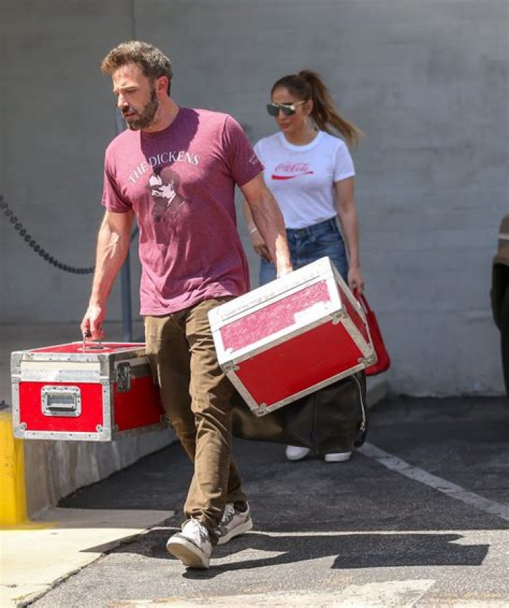 Ben Affleck & Jennifer Lopez Go Shopping For A New Car: Photos