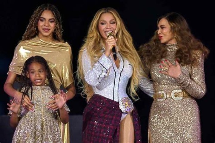 Beyonce Twins With Blue Ivy In Sequined Super Bowl Jerseys At Concert – Hollywood Life