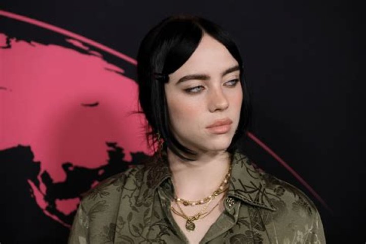 Billie Eilish, 18, Defends Drake, 33, Texting Her: ‘Everybody’s So Sensitive.’