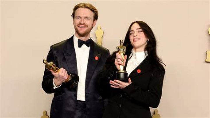Billie Eilish Rocks 2021 Grammy Awards With Super Chill Performance Of ‘Everything I Wanted’