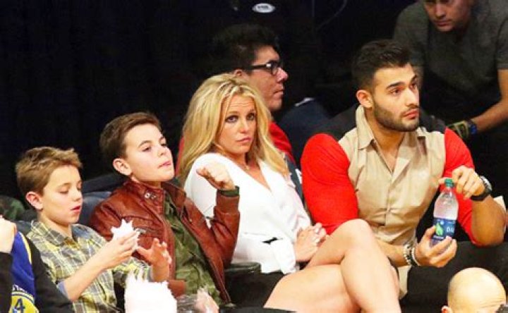 Britney Spears Talks Kids & Parenting While On Tour – Hollywood Life