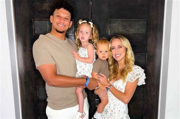 Brittany Matthews & Daughter Visit Patrick Mahomes At Training Camp – Hollywood Life