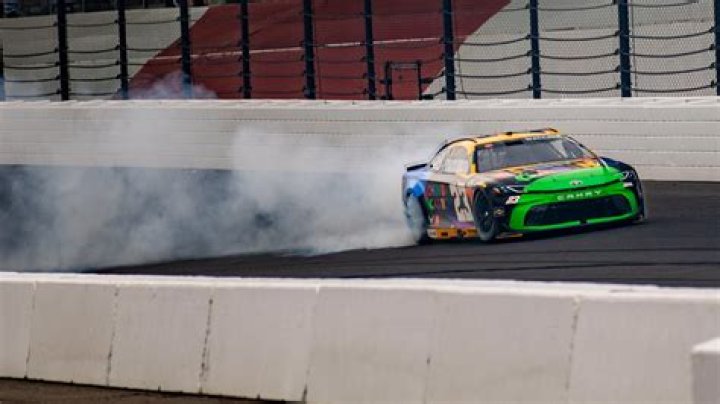 Bubba Wallace — Photos of the NASCAR Driver – Hollywood Life