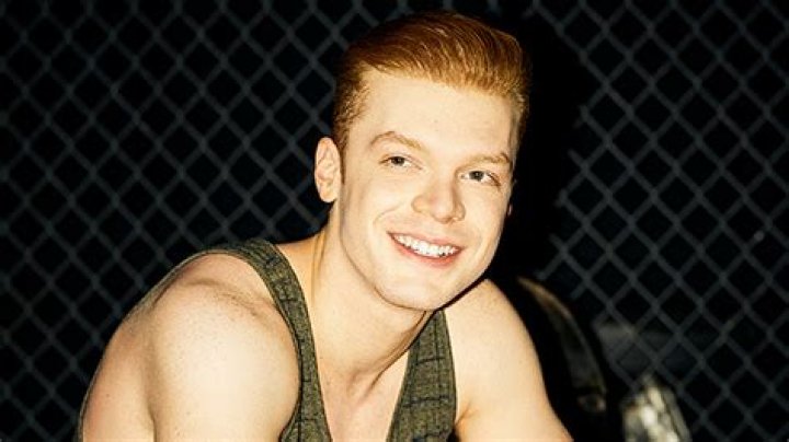 Cameron Monaghan On ‘Shameless,’ Gallavich & His ‘Star Wars’ Game – Hollywood Life