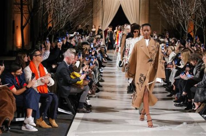 Celebrities At New York Fashion Week — NYFW Fall 2016 Shows