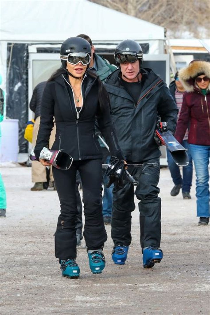 Celebrity Winter Vacations 2023: Photos – Hollywood Life