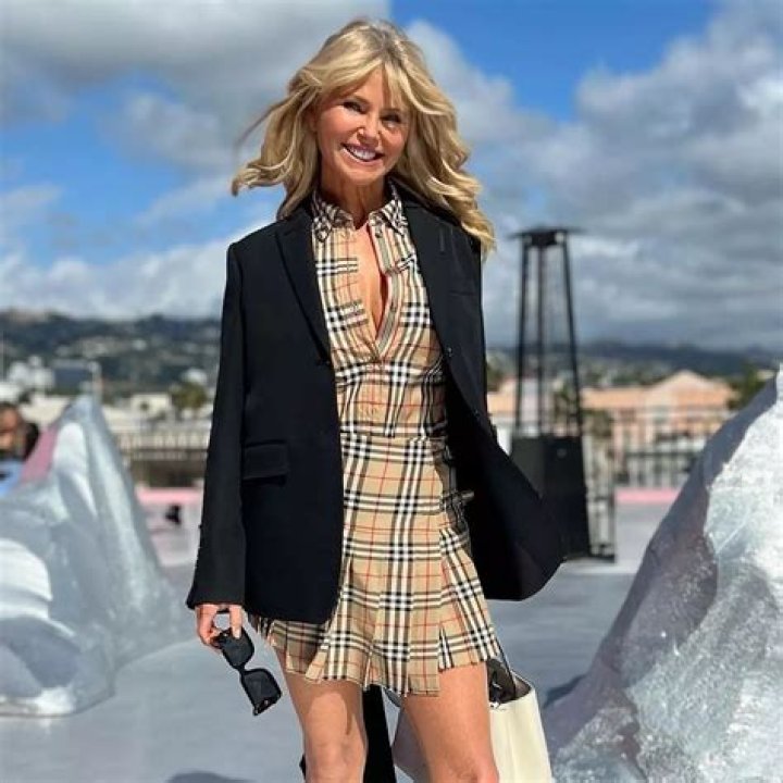 Christie Brinkley, 68, Stuns In Blue Bikini On Beach Vacay: Photos – Hollywood Life
