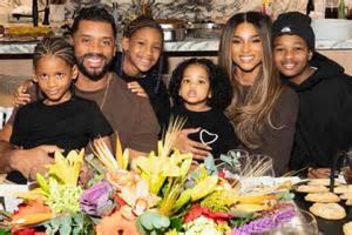 Ciara Shares New Pregnant Photo While On Vacation With Russell Wilson – Hollywood Life