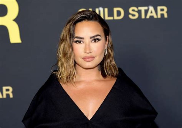 Demi Lovato’s ’15 Minutes’ Song Shades Max Ehrich – Hollywood Life