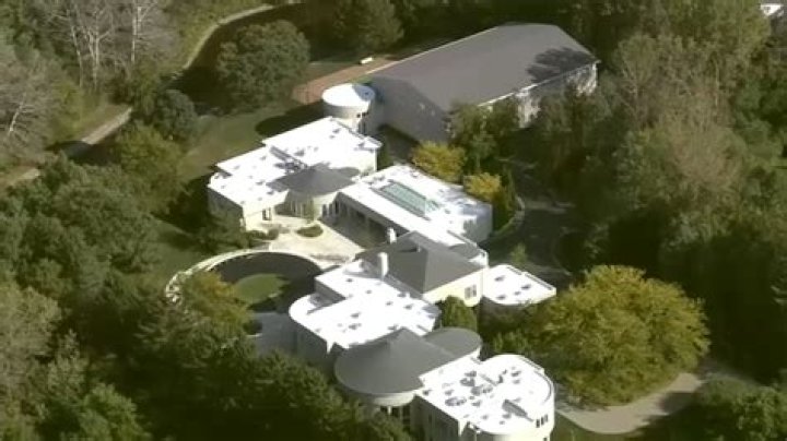 Drake Shares Rare Video From Inside His Mansion Full Of Black & White Marble & Fans Call It ‘Goals’