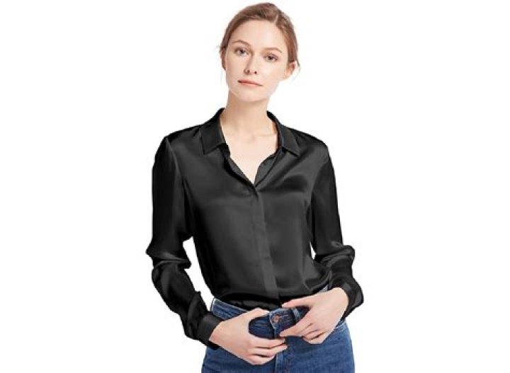 Drew Barrymore’s Classy-Chic Button Down Is Refreshingly Simple