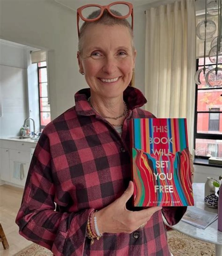 Elizabeth Gilbert – Hollywood Life