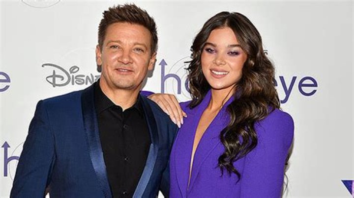 Hailee Steinfeld Reacts To Jeremy Renner Snowplow Accident: Message – Hollywood Life