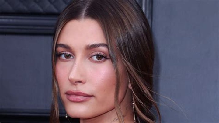 Hailey Baldwin’s Vitamin C Serum Deal: Shop – Hollywood Life