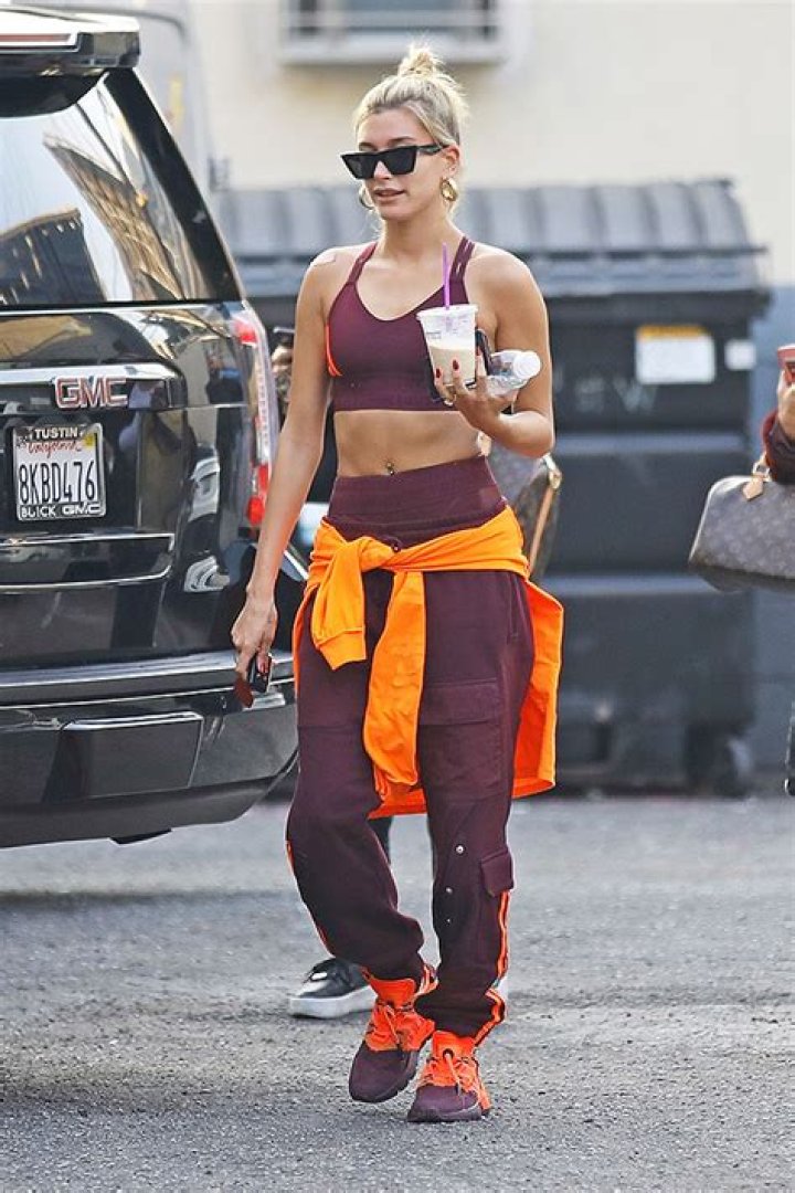 Hailey Baldwin Shows Off Her Ripped Body In A Bikini While Reminiscing About Time In The Sun