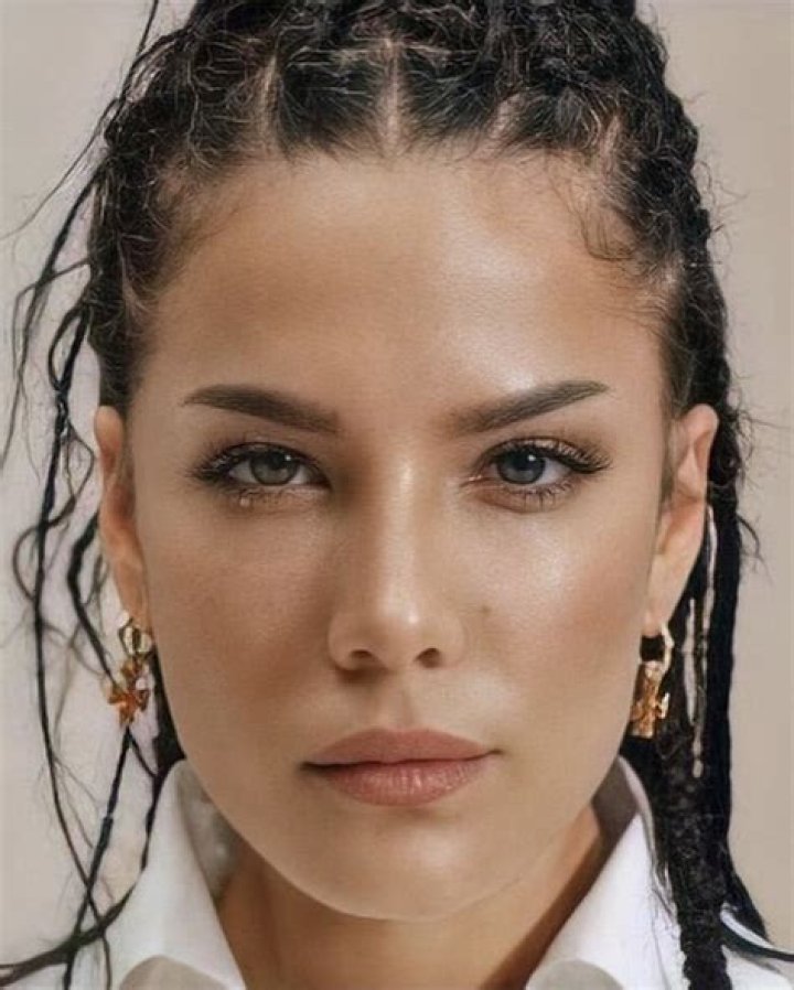 Halsey Celebrity Profile – Hollywood Life