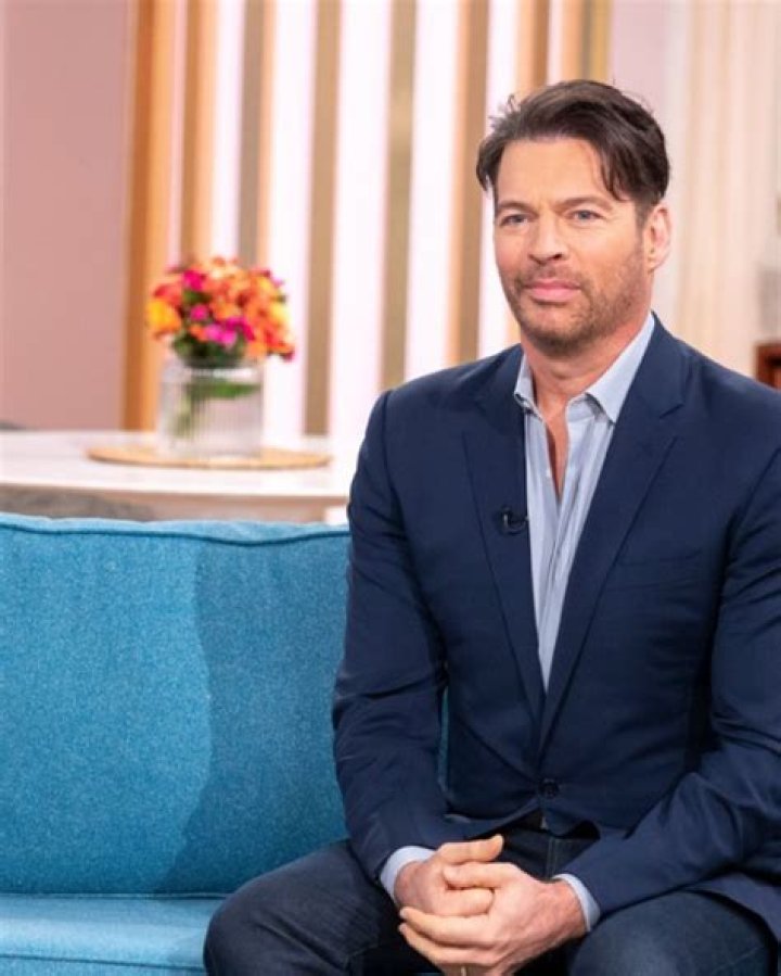 Harry Connick Jr. Bald For ‘Annie’ Performance During Macy’s Parade – Hollywood Life
