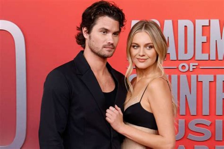 How Kelsea Ballerini Feels About Chase Stokes and Madelyn Cline – Hollywood Life