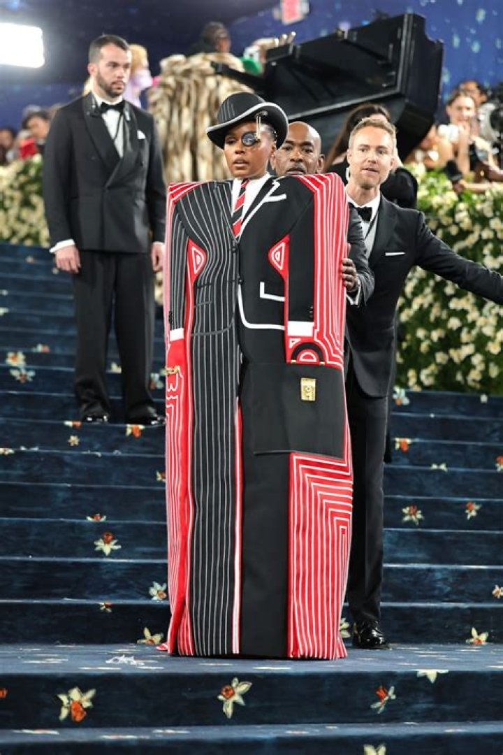 Janelle Monae’s Empowering Video For ‘PYNK’ — PICS