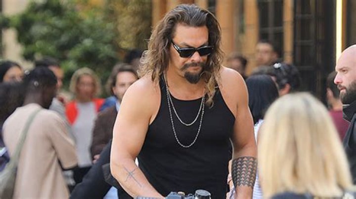 Jason Momoa Bares Naked Butt Again: Photos – Hollywood Life