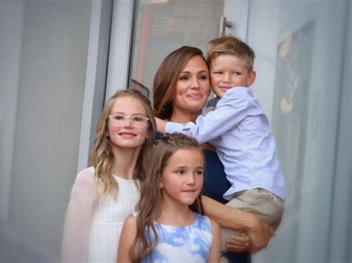 Jennifer Garner Takes Her 3 Adorable Kids Out For Exercise Break & Violet, 14, Is So Tall — Pic