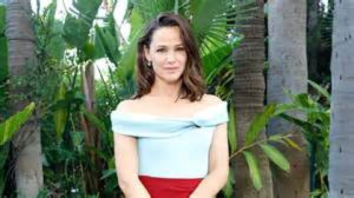 Jennifer Garner Uses This $25 Highly-Rated Blush for a Pop of Color