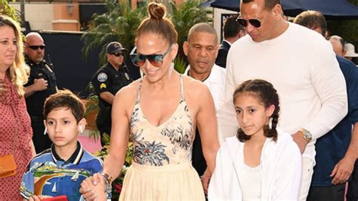 Jennifer Lopez & Kids Max & Emme Pose For Mother’s Day Post – Hollywood Life