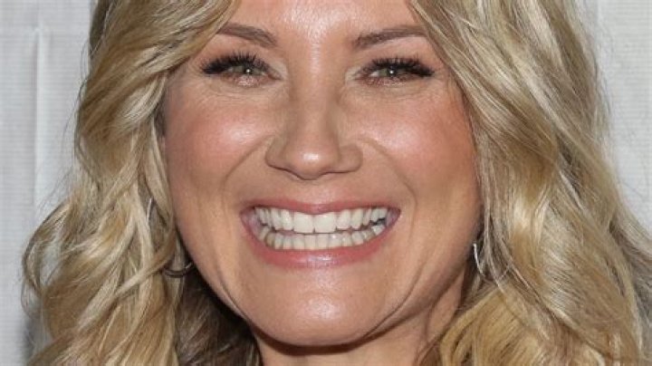Jennifer Nettles Gives Her Quarantine Tips & Talks ‘Tomorrow’ Video – Hollywood Life