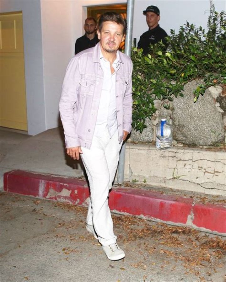 Jeremy Renner’s Bloody Photos From Accident – Hollywood Life