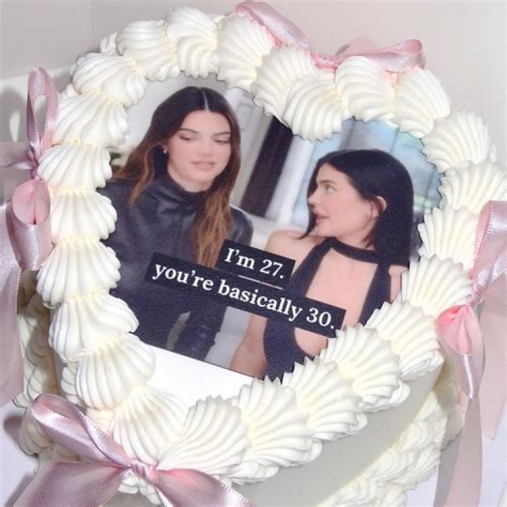 Jessica Simpson Vs. Kendall & Kylie Jenner: Who Wore The Sexy Bathing Suit Better?