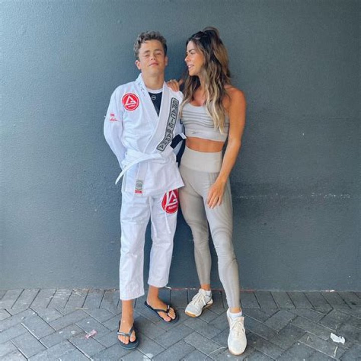 Jessie James Decker Defends Wearing Underwear Around Her Kids: No Different Than A ’Swimsuit’