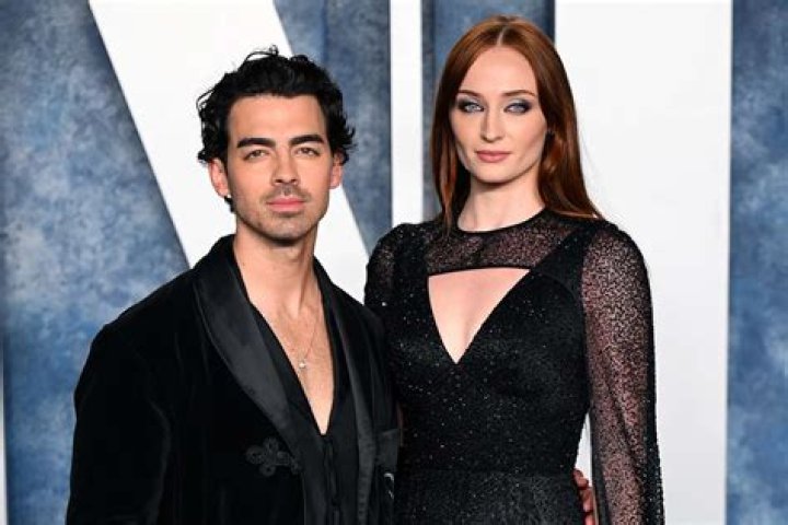 Joe Jonas & Sophie Turner’s Marriage License Application Reveals Price – Hollywood Life