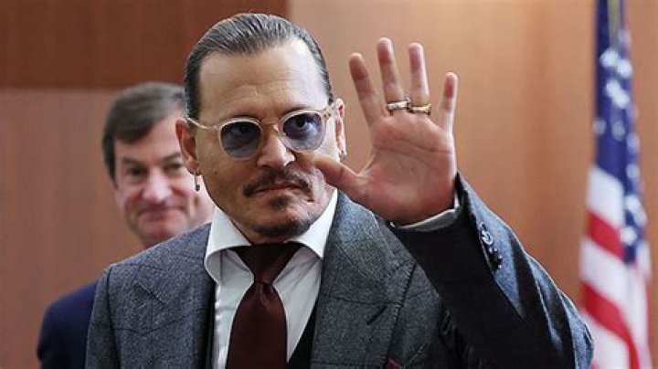 Johnny Depp Waves To Supporters & Alpacas Outside Court: Videos – Hollywood Life