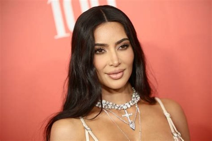 Julia Fox Reacts To Claims She’s Copying Kim Kardashian’s Style – Hollywood Life