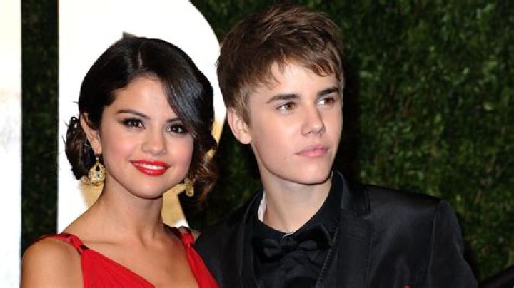 Justin Bieber: Is He Buying Selena Gomez Expensive Jewelry? — Pic