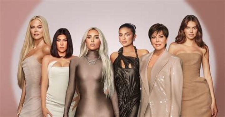 Kardashians & Jenners’ Changing Hair: Their Biggest Hair Makeovers – PICS