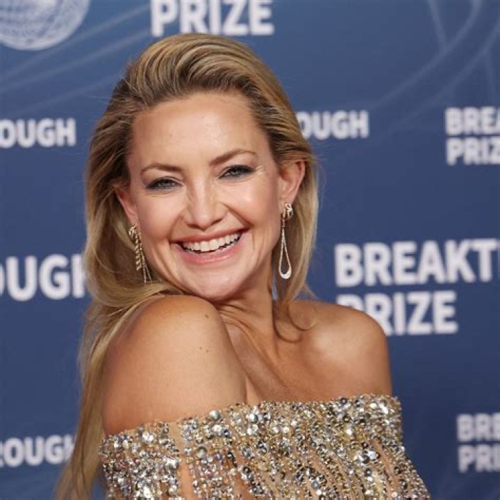 Kate Hudson Rocks Plunging Swimsuit For Ice Bath: Watch – Hollywood Life