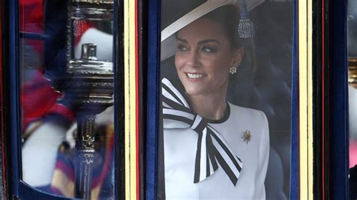Kate Middleton’s First Appearance After Birth — Pics