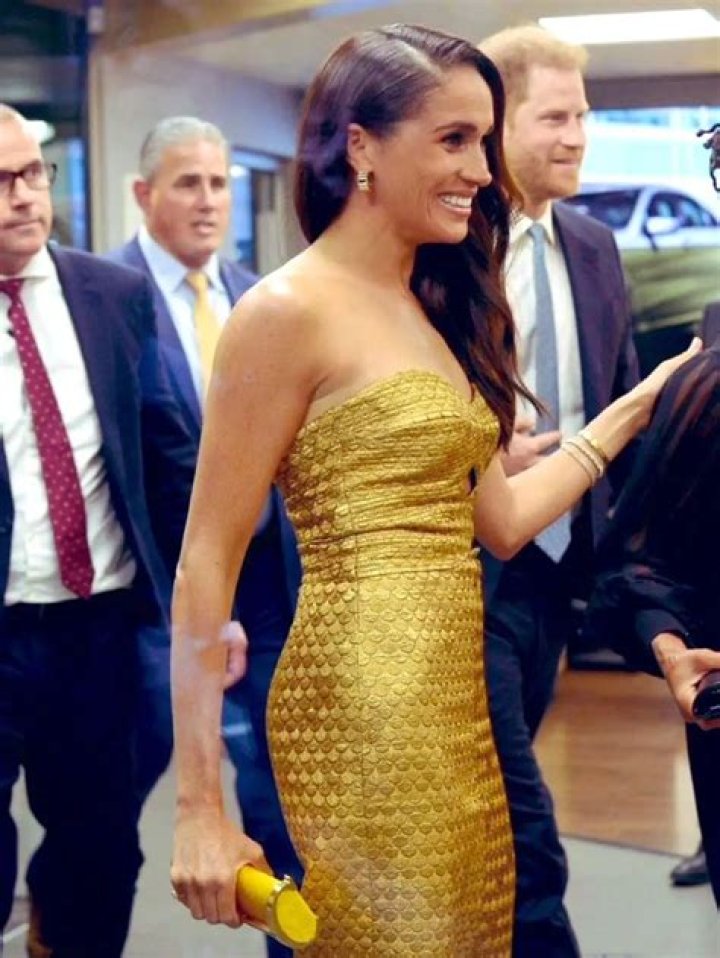 Kate Middleton Vs Meghan Markle’s Yellow Dress — See Trendy Hue – Hollywood Life